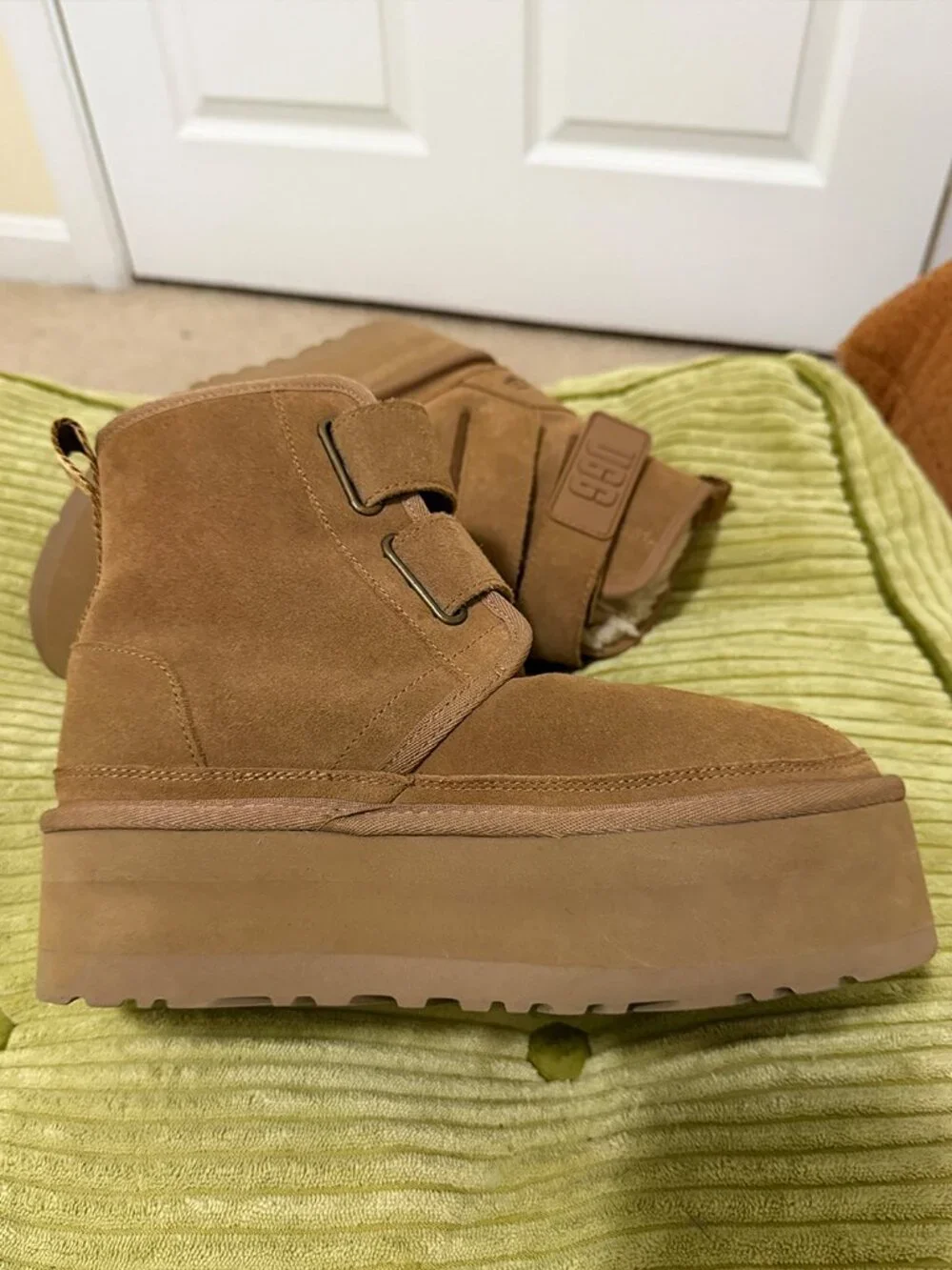 UGG Neumel Suede Platform Ankle Boots Size 6